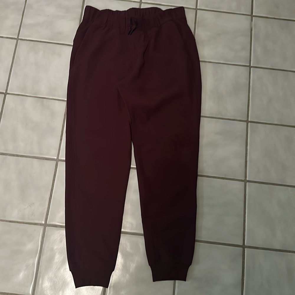 Lululemon on the fly joggers